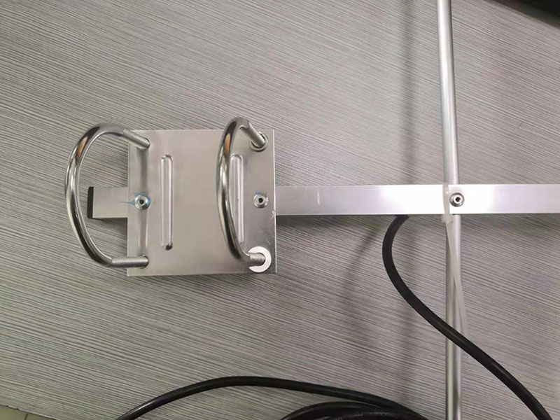 八木天線的底部