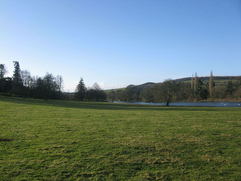 測試環(huán)境:什羅普郡的沃爾科特大廳房子前的露天場地