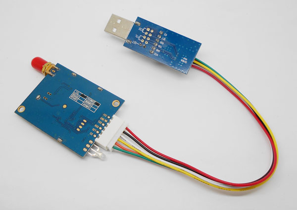 使用專用6PIN端子線連接SV651無線數(shù)傳模塊和對應(yīng)接口的轉(zhuǎn)接板