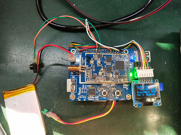 通訊測(cè)試時(shí)，接收板的綠燈要閃爍